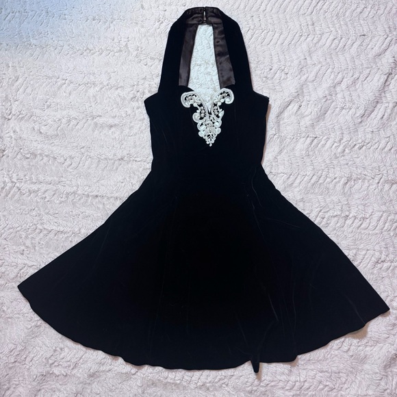 Gunne Sax Dresses & Skirts - Vintage Gunne Sax Black Velvet Halter Dress Lace Beaded Appliqué Size 7/8